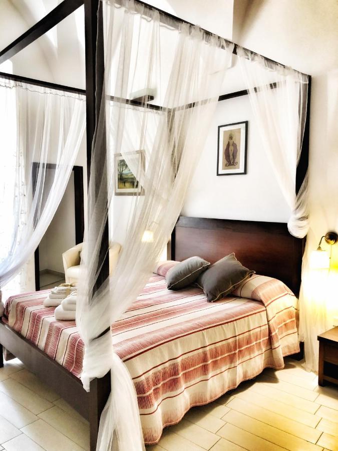 Palazzo Salia Bed & Breakfast Лече Екстериор снимка