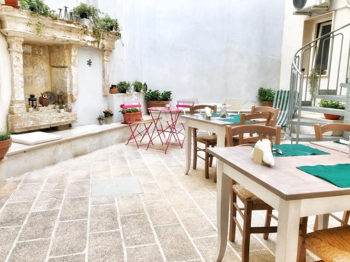 Palazzo Salia Bed & Breakfast Лече Екстериор снимка