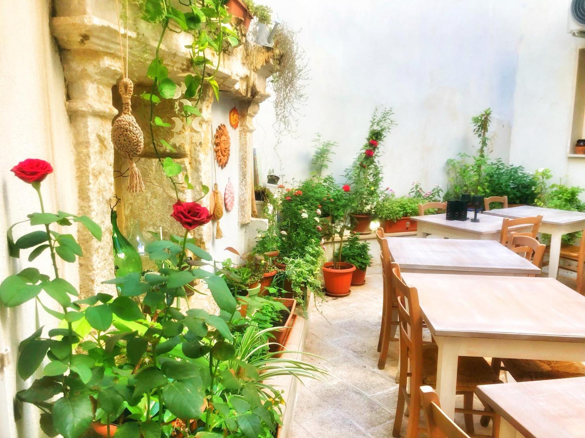 Palazzo Salia Bed & Breakfast Лече Екстериор снимка